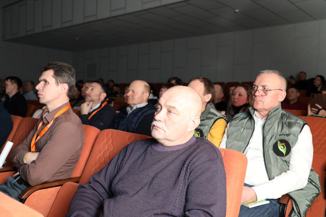 Н. Н. Шигин (на переднем плане) на семинаре