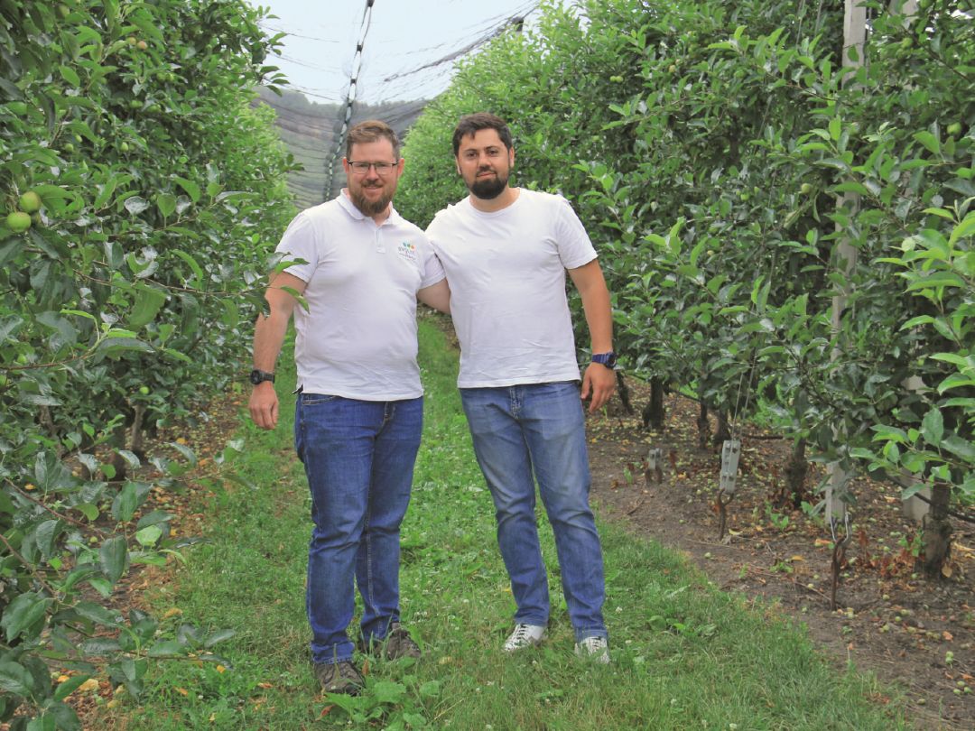 А. Шогенов (справа) с Т. Акимовым А. Шогенов (справа) с Т. Акимовым