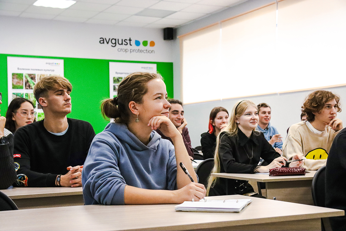«Август» приглашает студентов-исследователей в бесплатную целевую магистратуру в Санкт-Петербург